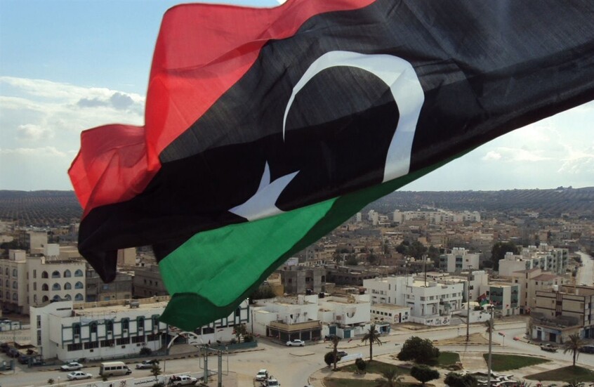 L’Egitto chiude la porta ai diktat stranieri in Libia e chiede il ritiro immediato di tutte le forze straniere